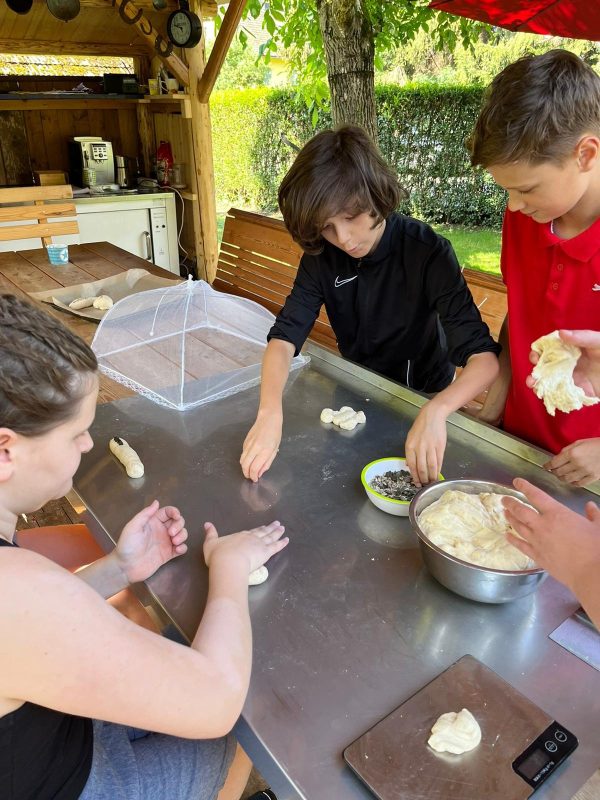 292014648_1650869971959077_4220594145023965817_n